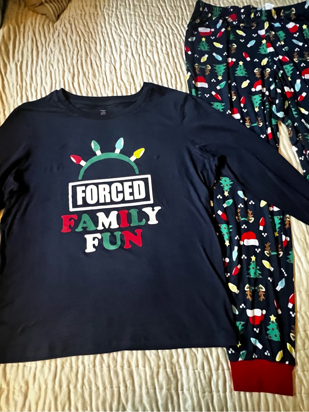 HOLIDAY TIME “FORCED FAMILY FUN” P J SET UNISEX SIZE L (12-14) NAVY W/XMAS ITEMS